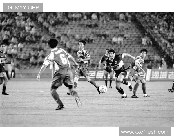 老一代足球传奇球星风采回顾 经典瞬间重温他们的辉煌时刻